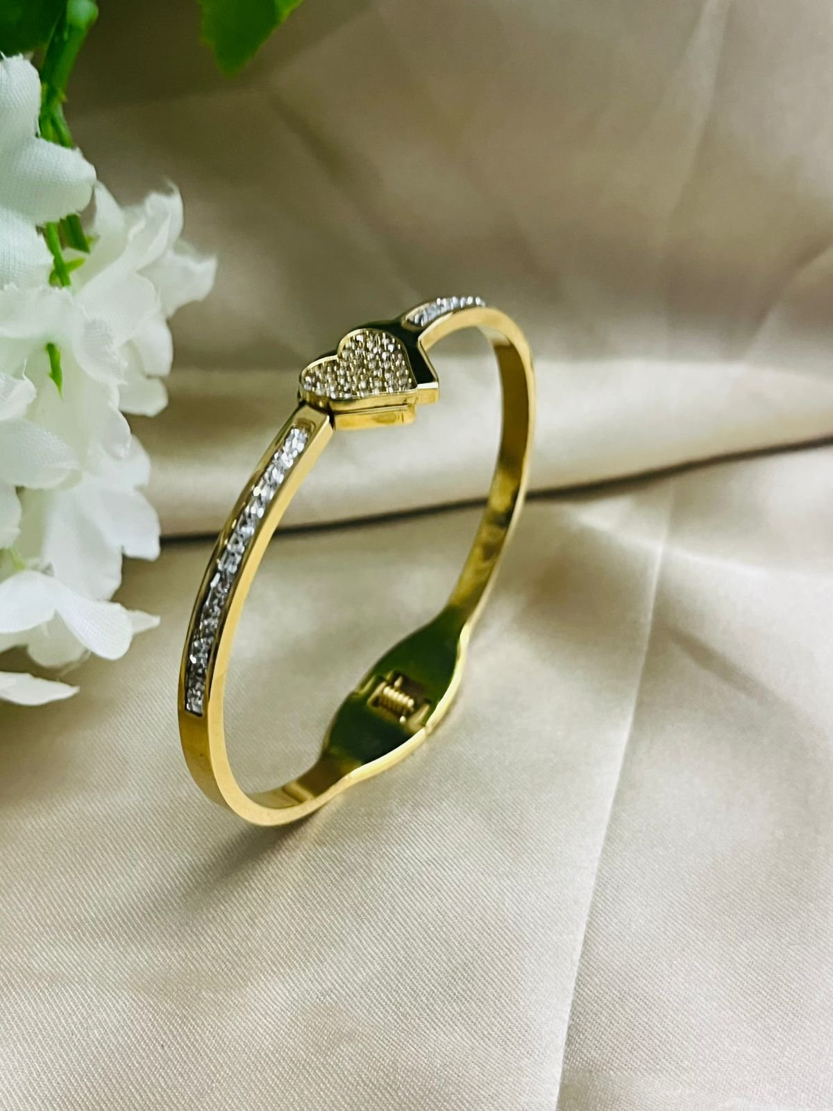 The Amour Bangle bracelete