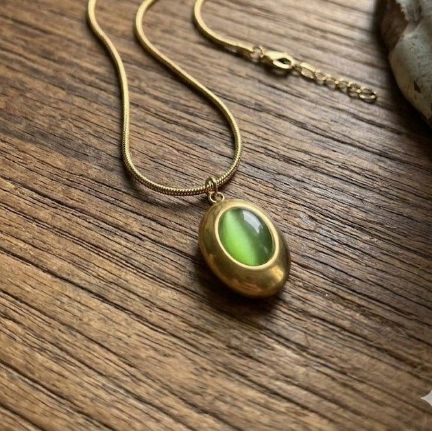 Oval Cat Eye Pendant Green