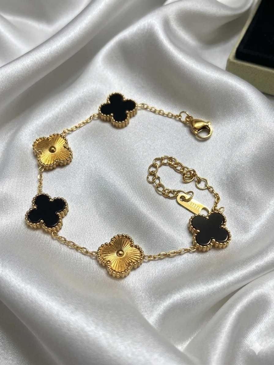Classic clover bracelet with black and golden motif