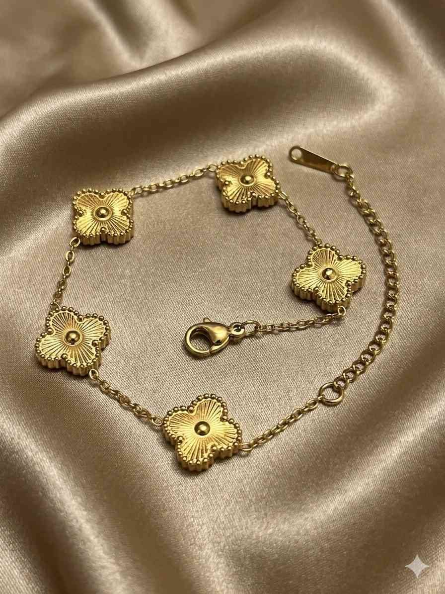 Classic golden clover bracelet
