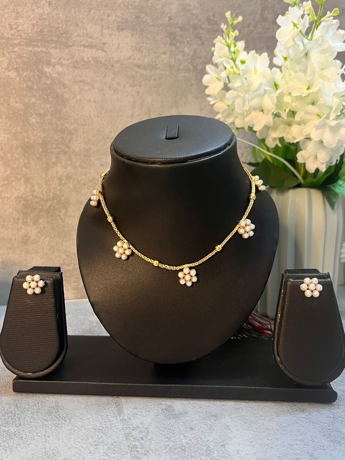 graceful white jewelry set image 2