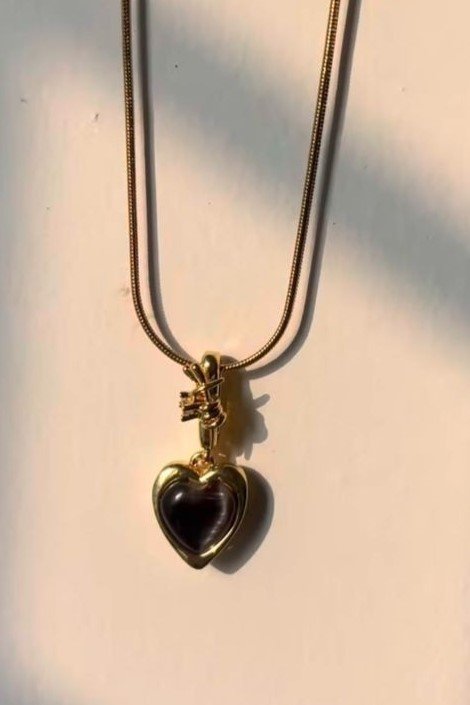 black heart pendnat image 3