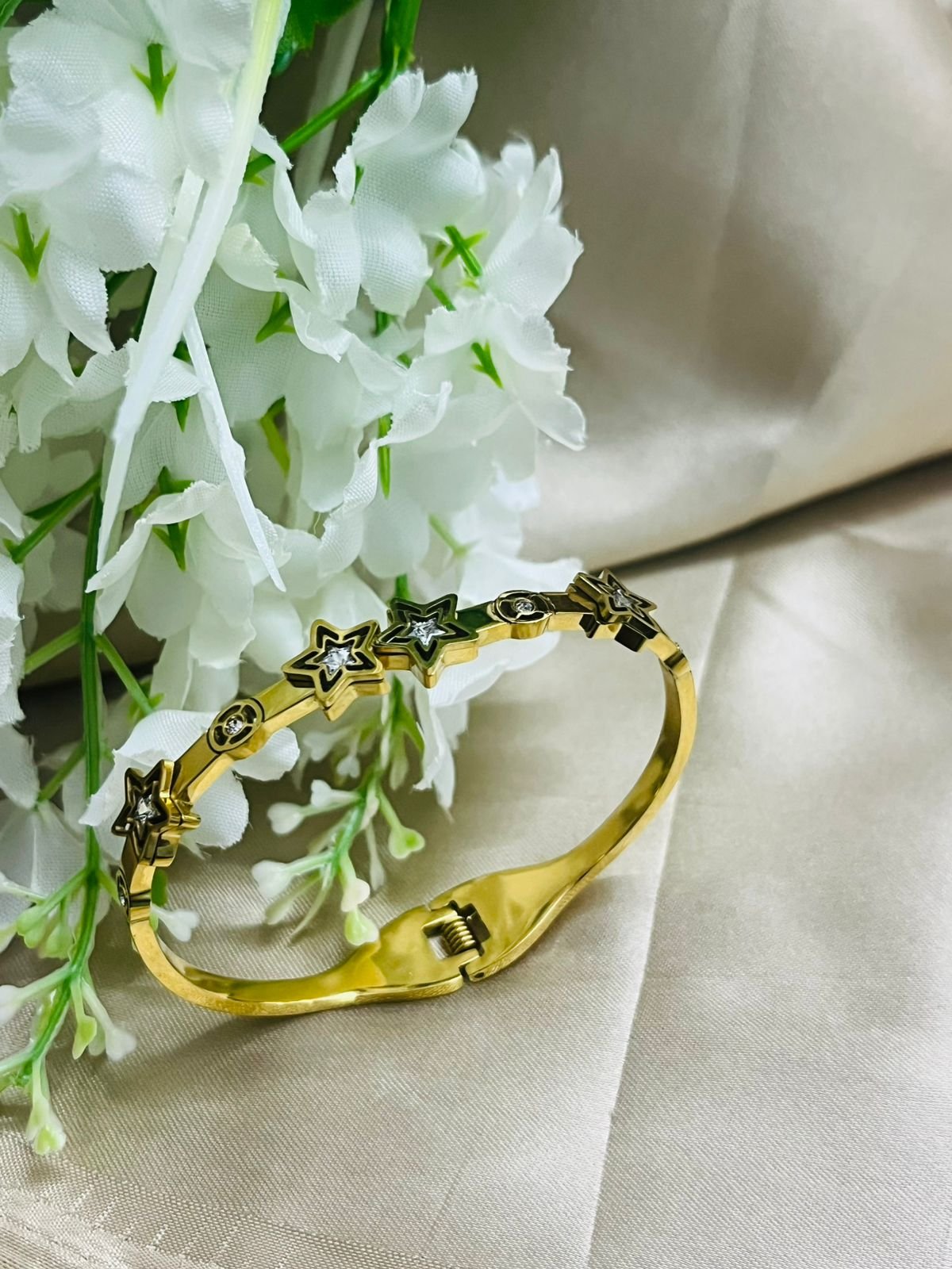 Bluxe Trend Anti tarnish Etoite bangle bracelete image 2