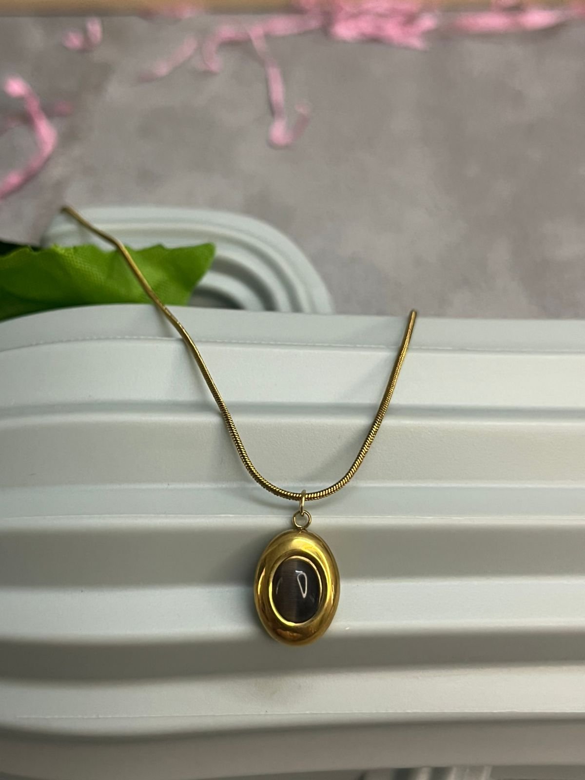 oval cat eye pendant black image 2
