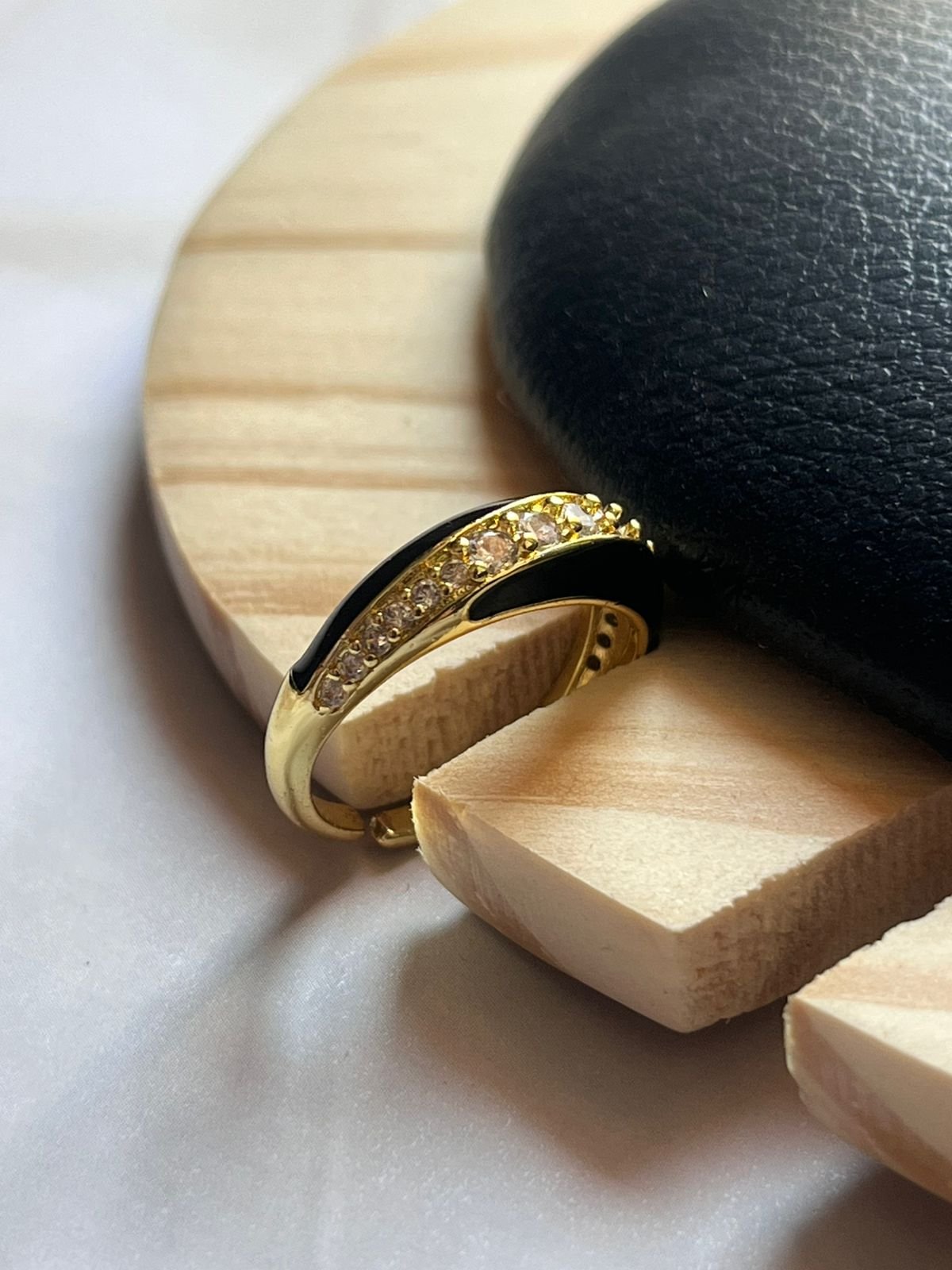 The Onyx Aura Band image 2