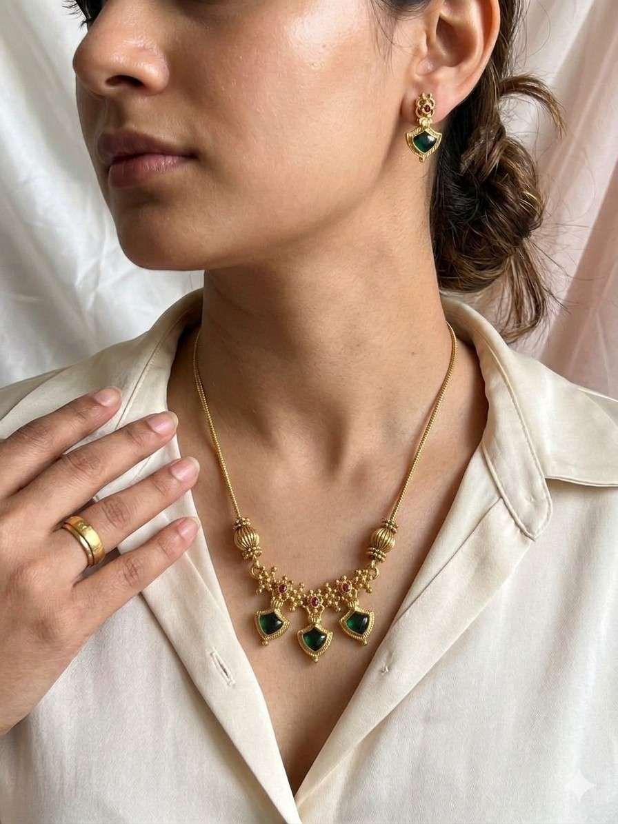 Emerald Elegance Pendant Set image 2