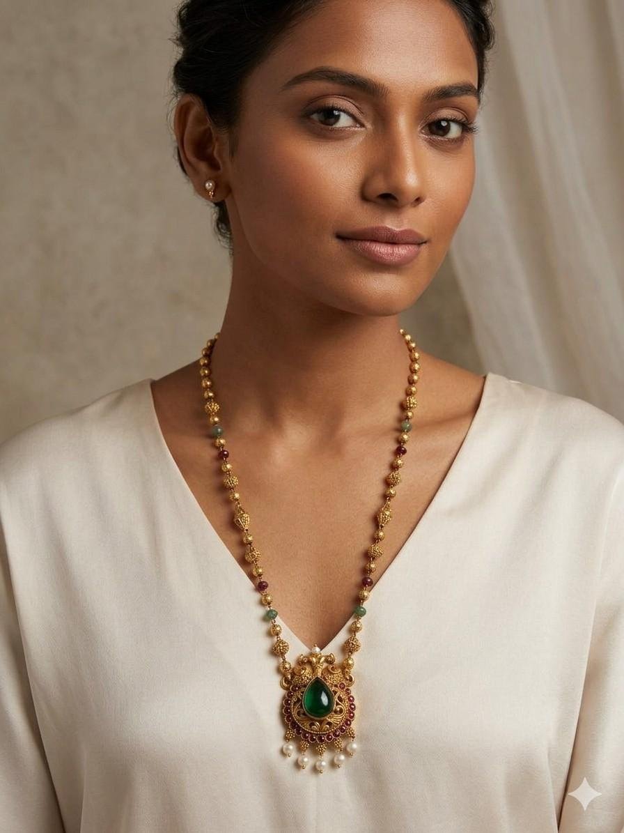 The Regal Avni Pendant Set image 2